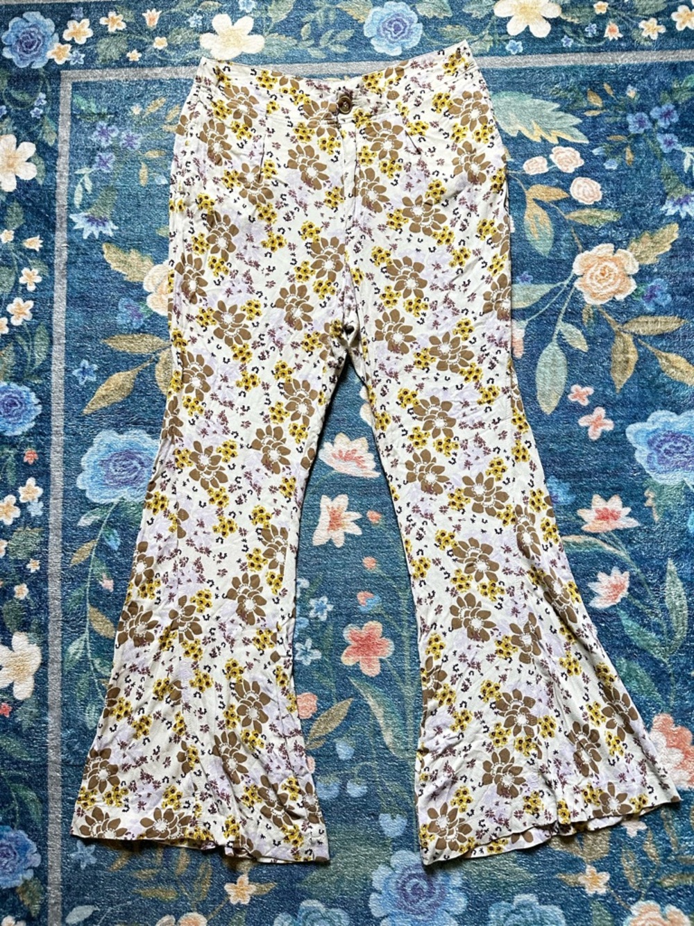 Free People Sz M “Can’t Take My Eyes Off Of You” Printed High Rise Flare Pants - Picture 2 of 9